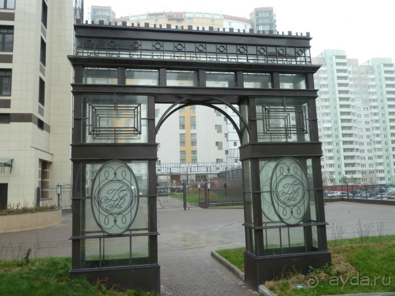 Неформальные памятники в нетуристическом Петербурге.