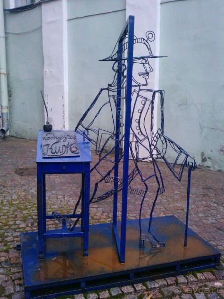 Неформальные памятники в нетуристическом Петербурге.