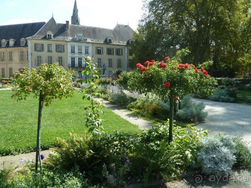 Шамбери, Гренобль, Женева - города Савойского края.