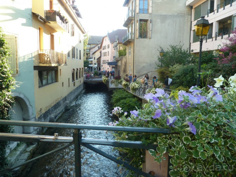 Анси.Современный средневековый курорт  для любознательных  романтиков. 