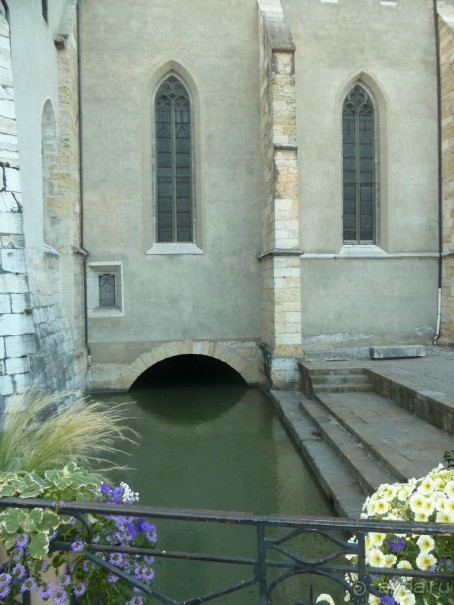 Анси.Современный средневековый курорт  для любознательных  романтиков. 