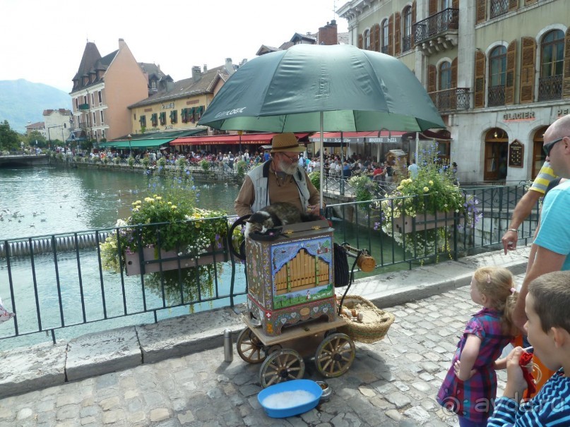 Анси.Современный средневековый курорт  для любознательных  романтиков. 