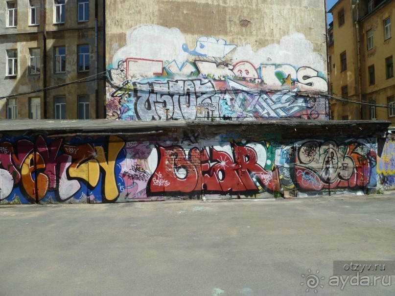 Петербургский стрит-арт. На улицах, во дворах и в музее.