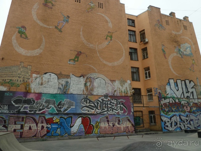 Петербургский стрит-арт. На улицах, во дворах и в музее.