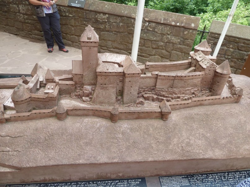 Эльзаские окрестности.Один город и один замок. Селеста и Верхний Кенигсбург. Эльзаские окрестности.Один город и один замок. Селеста и Верхний Кенигсбург.