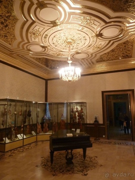 Шереметевский дворец и Музей музыкальных инструментов в Санкт-Петербурге.