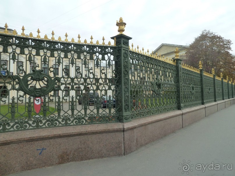 Шереметевский дворец и Музей музыкальных инструментов в Санкт-Петербурге.