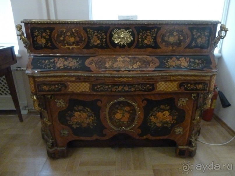 Шереметевский дворец и Музей музыкальных инструментов в Санкт-Петербурге.