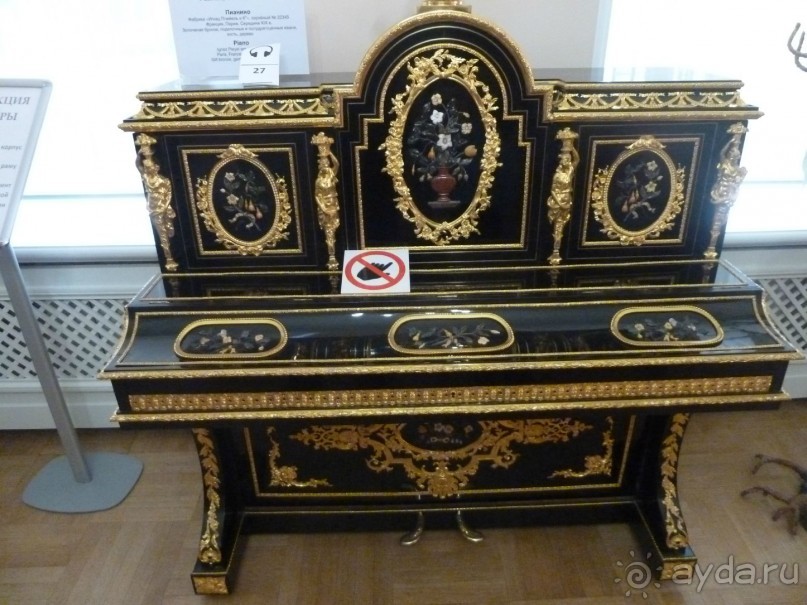 Шереметевский дворец и Музей музыкальных инструментов в Санкт-Петербурге.