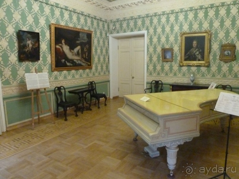 Шереметевский дворец и Музей музыкальных инструментов в Санкт-Петербурге.