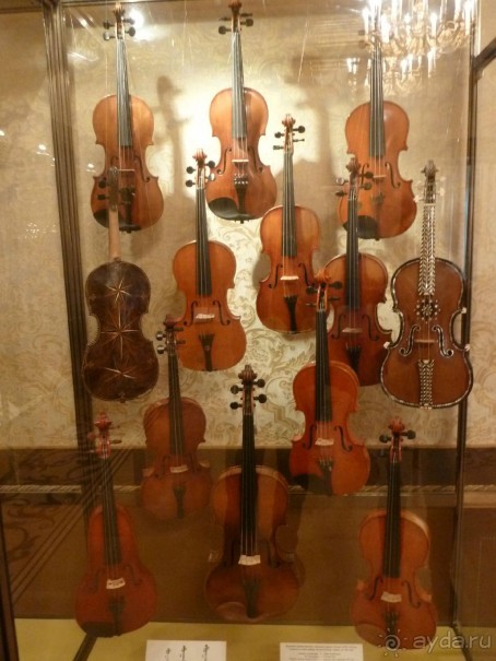 Шереметевский дворец и Музей музыкальных инструментов в Санкт-Петербурге.