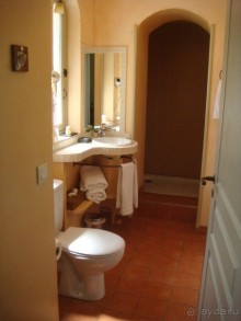 Типичный баскский отель Clos Fontaine 3* в Биаррице.