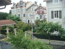 Типичный баскский отель Clos Fontaine 3* в Биаррице.