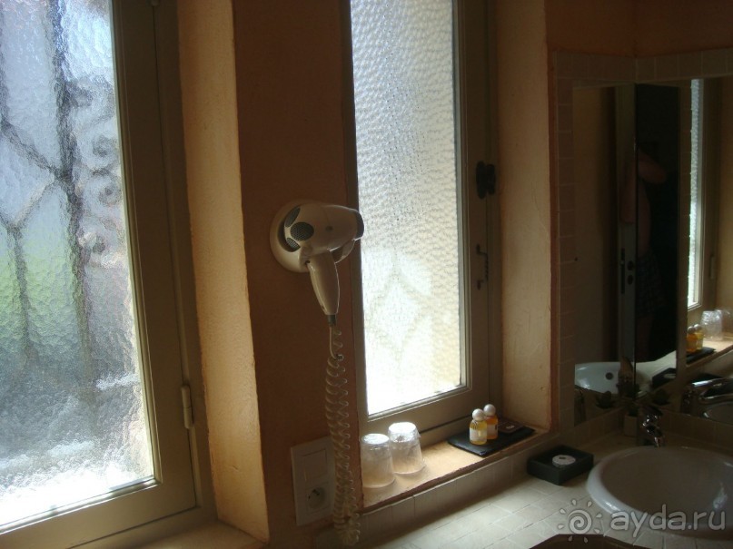 Типичный баскский отель Clos Fontaine 3* в Биаррице.