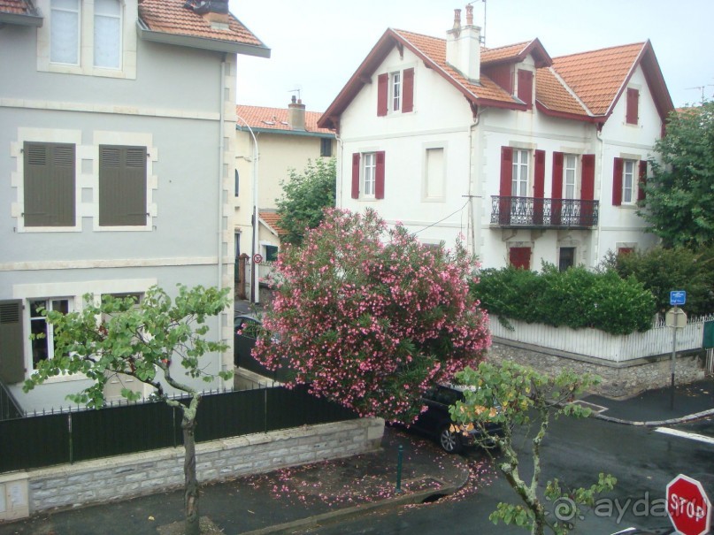 Типичный баскский отель Clos Fontaine 3* в Биаррице.