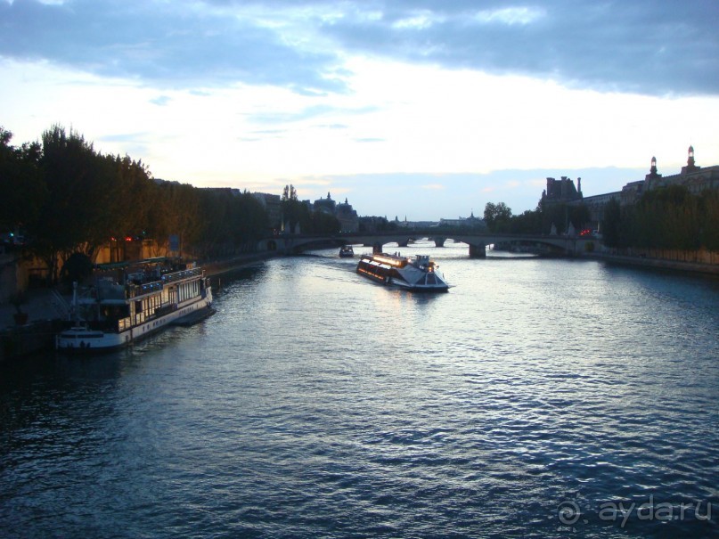 В Париж с рабочим визитом.