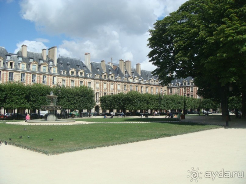 В Париж с рабочим визитом.