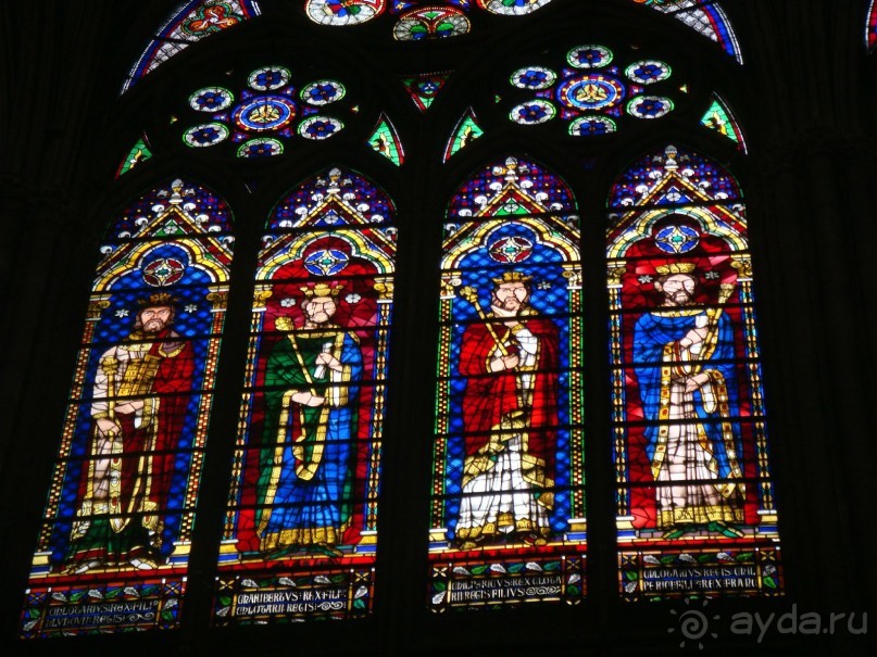 В Париж с рабочим визитом.