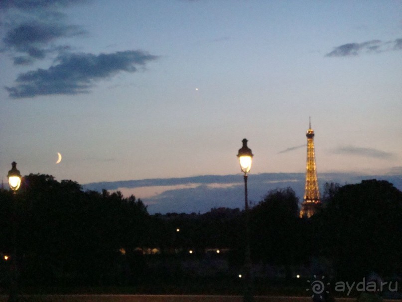 В Париж с рабочим визитом.