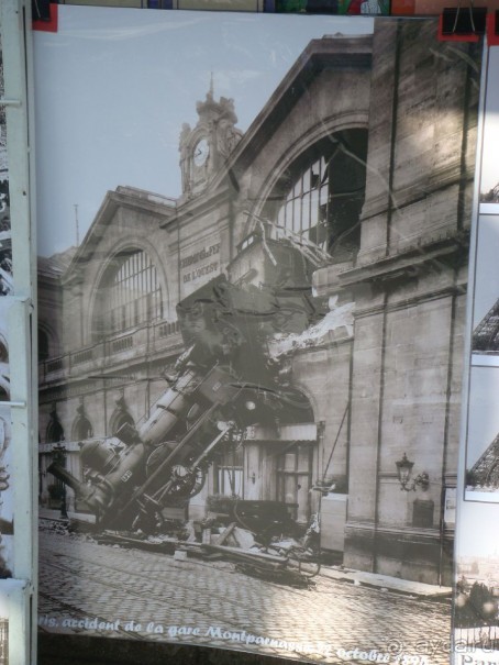 В Париж с рабочим визитом.