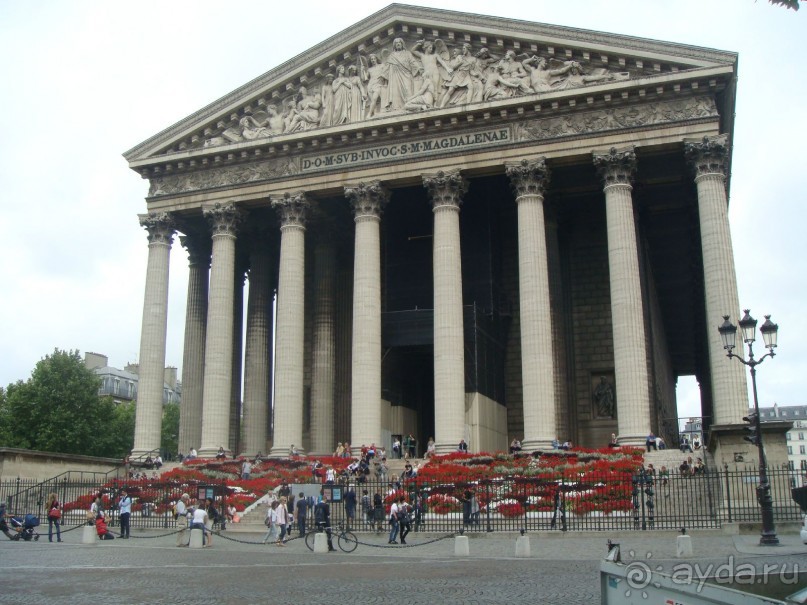 В Париж с рабочим визитом.