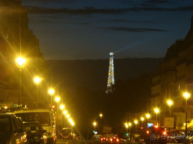 В Париж с рабочим визитом.