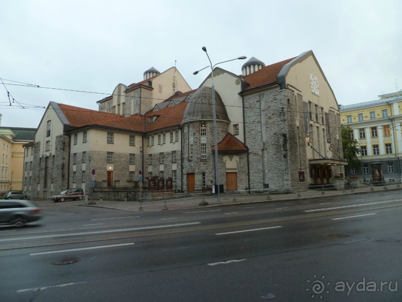 Прогулки по Старому/Новому Таллину и окрестностям.