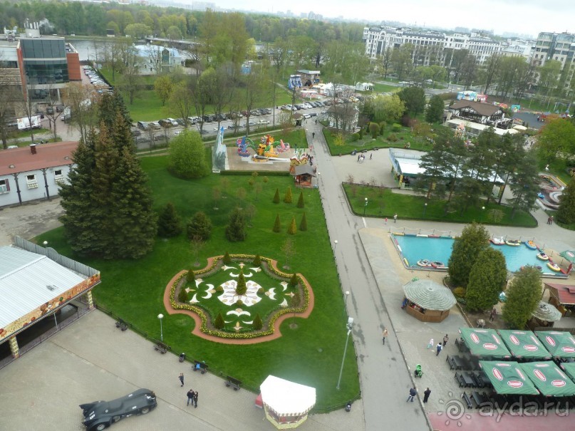 Крестовский остров в Санкт-Петербурге - отличное место для отдыха и прогулок круглый год.