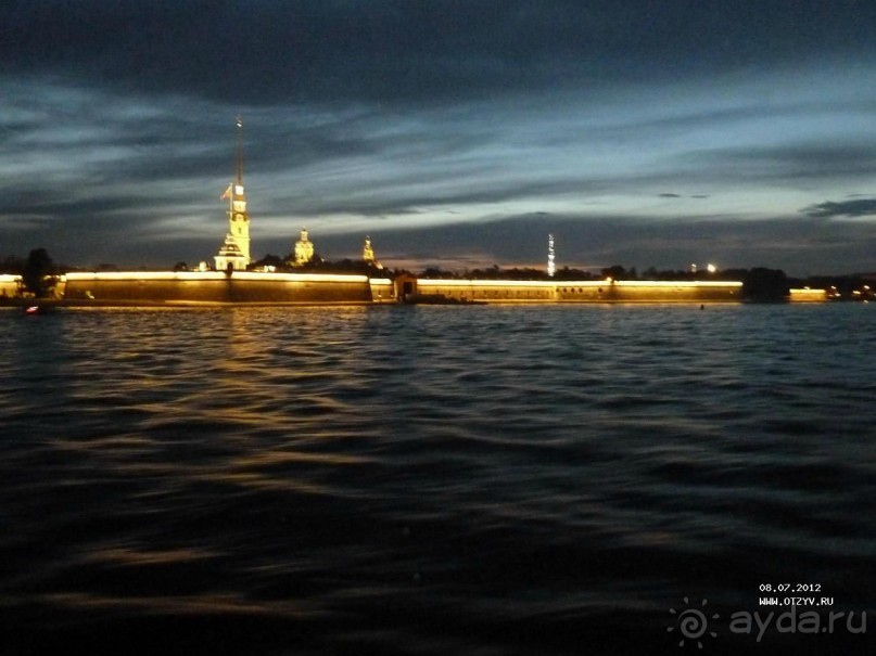 Развод мостов в Санкт-Петербурге. Главный туристический аттракцион.