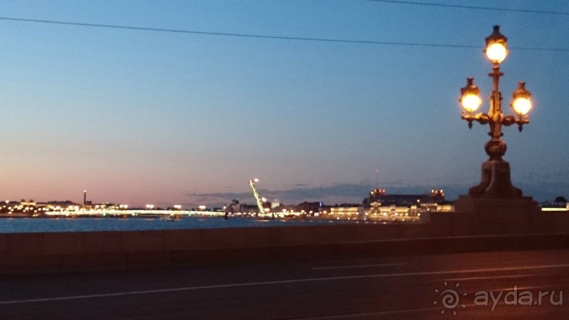 Развод мостов в Санкт-Петербурге. Главный туристический аттракцион.