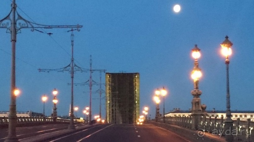 Развод мостов в Санкт-Петербурге. Главный туристический аттракцион.