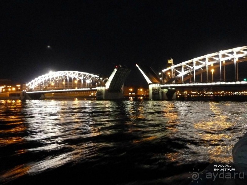 Развод мостов в Санкт-Петербурге. Главный туристический аттракцион.