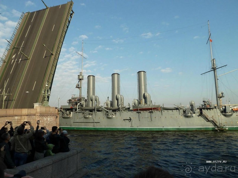 Развод мостов в Санкт-Петербурге. Главный туристический аттракцион.