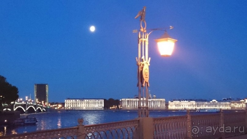 Развод мостов в Санкт-Петербурге. Главный туристический аттракцион.