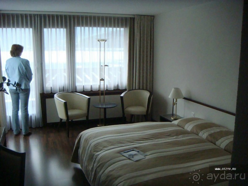 Отель на озере в Швейцарии - буржуйский отдых.