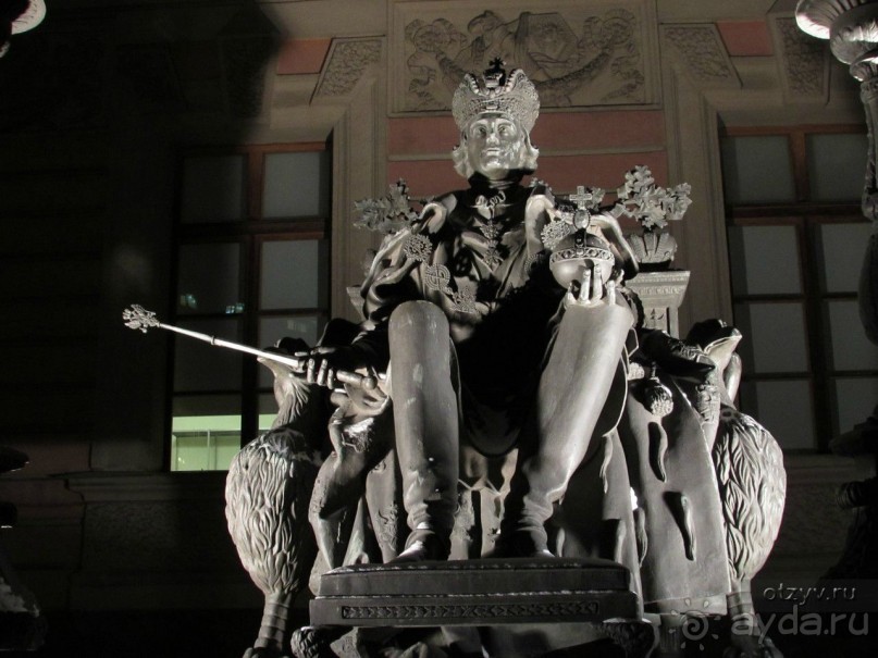 Непафосные дворцы Санкт-Петербурга.  Михайловский замок и Строгановский дворец.