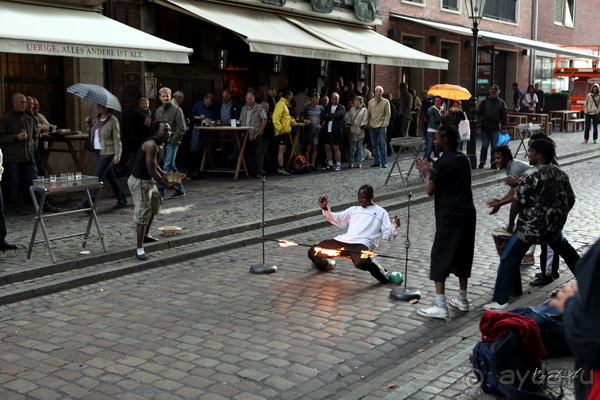 Дюссельдорфские витражи. Как правильно пить пиво.