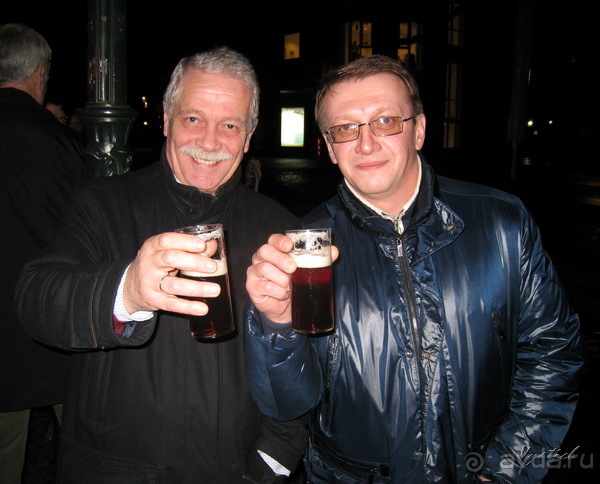 Дюссельдорфские витражи. Как правильно пить пиво.