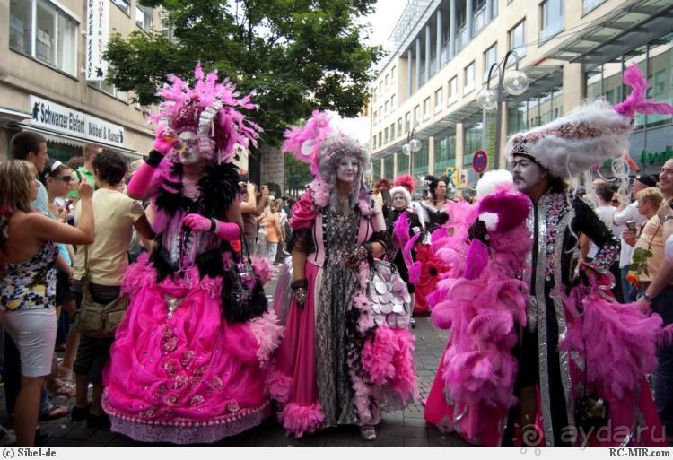 KЁЛЬНСКАЯ МОЗАИКА / Гей-парад в Кельне, или "Шестое время года"