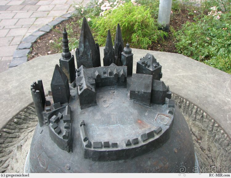 Зоест. Мал да удал