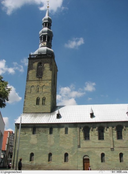 Зоест. Мал да удал