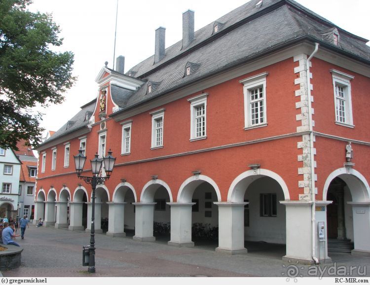 Зоест. Мал да удал