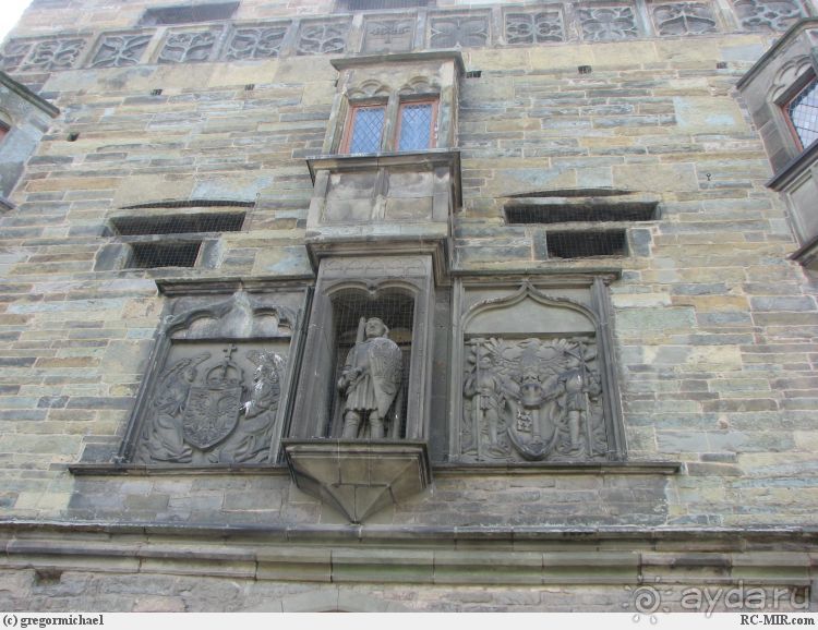 Зоест. Мал да удал