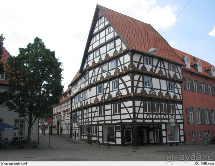 Зоест. Мал да удал