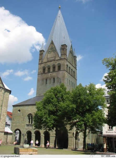 Зоест. Мал да удал