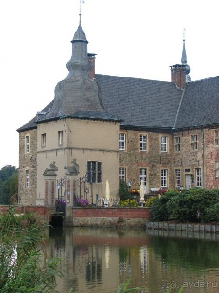 Водный замок ЛЕМБЕК или пару слов о немецкой экономии.