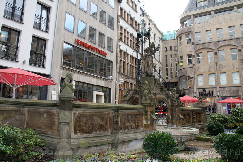 Кёльнская мозаика / ФОНТАН ТРУДОЛЮБИВЫХ ГНОМОВ