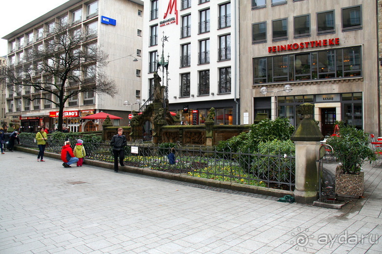 Кёльнская мозаика / ФОНТАН ТРУДОЛЮБИВЫХ ГНОМОВ