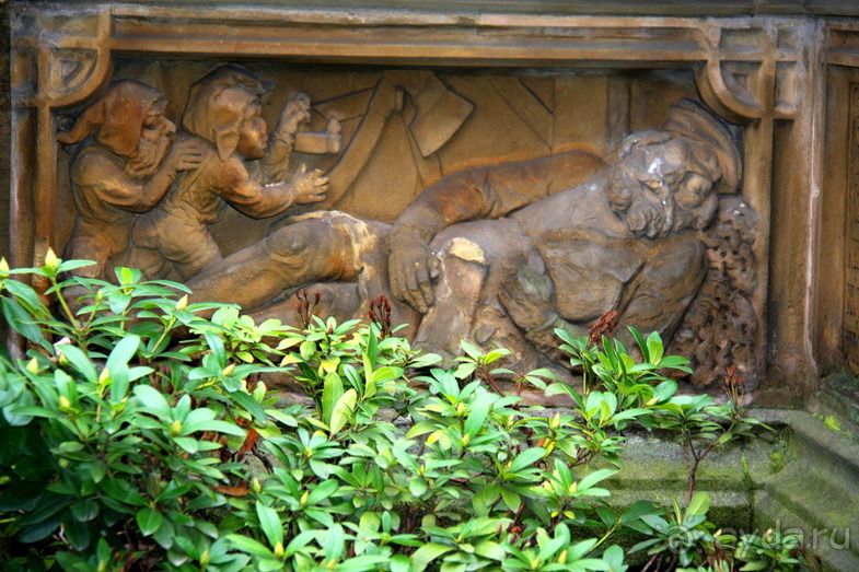 Кёльнская мозаика / ФОНТАН ТРУДОЛЮБИВЫХ ГНОМОВ