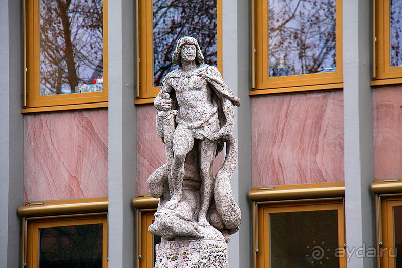 Альбом отзыва "Три кита Вормса"